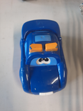 petite voiture bleue avec yeux