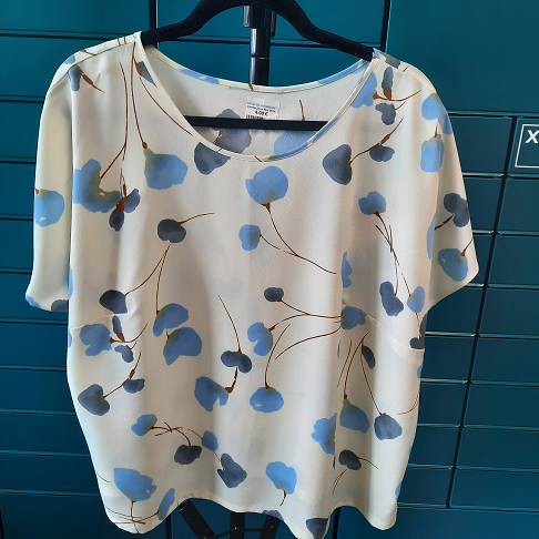 Chemise jaune fleur bleue