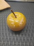 Pomme jaune en verre