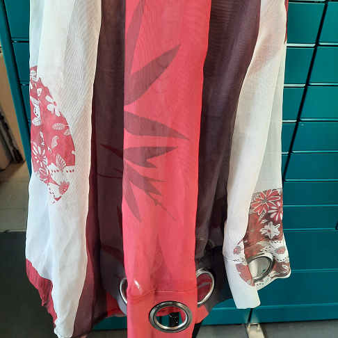 rideau voilage blanc et rouge