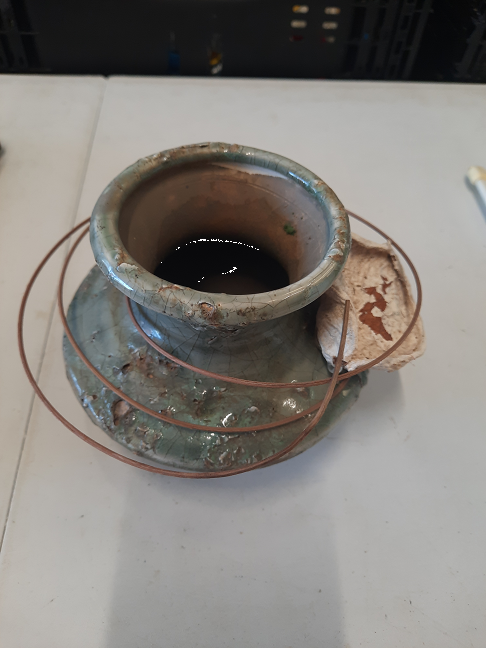 vase marron et vert