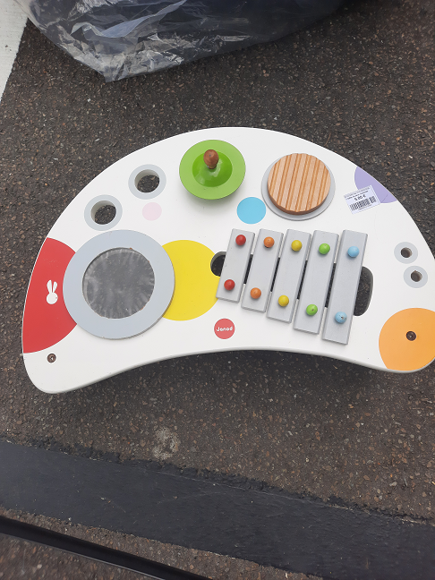 1 table de jeux musicale
