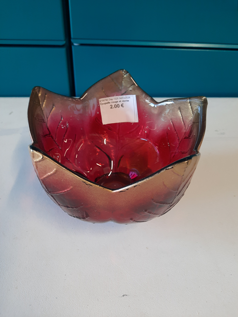 Coupelle rouge et dorée