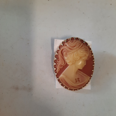 broche