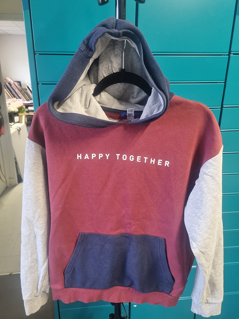 Sweat bordeaux et gris .