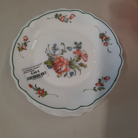12 assiettes à dessert ( fleurs rouges)