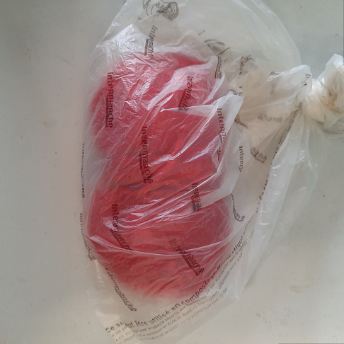 pelote laine rouge