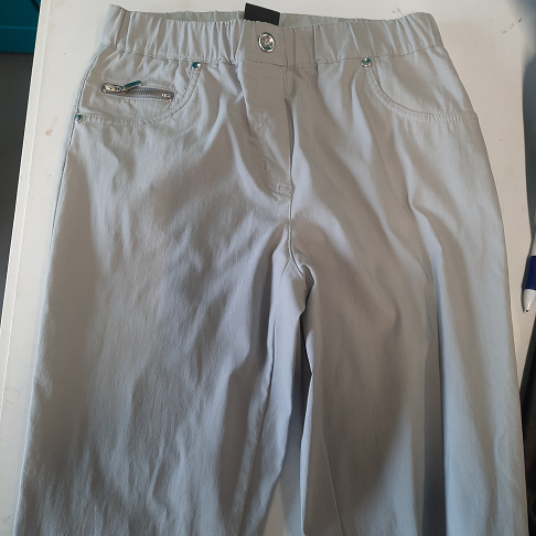 Pantalon gris T 40