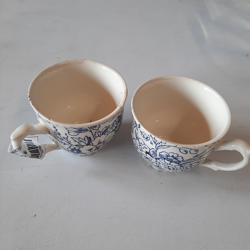 lot 2 tasses