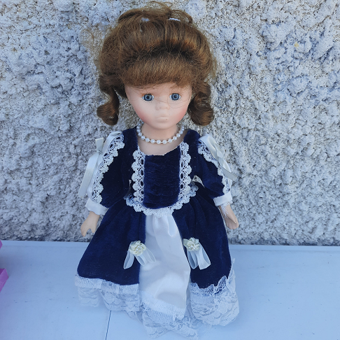 poupée porcelaine robe bleu marine