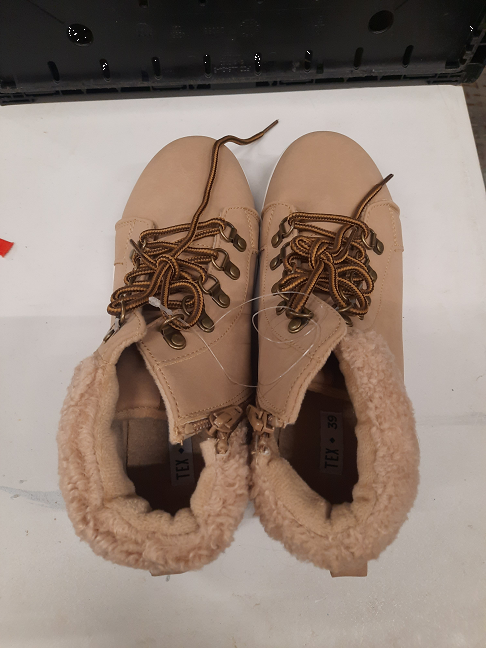 Bottes Daim Beige neufs T39