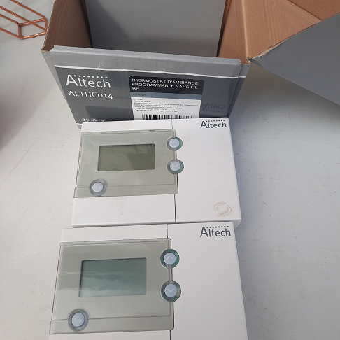 Thermostat d'ambiance programmable sans fil