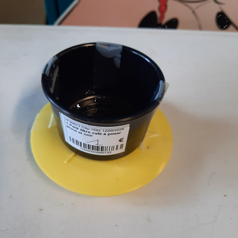 1 Petit filtre café à poser jaune et noir