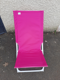Chaise basse jardin rose
