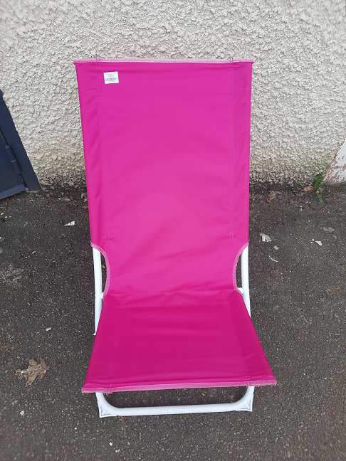 Chaise basse jardin rose