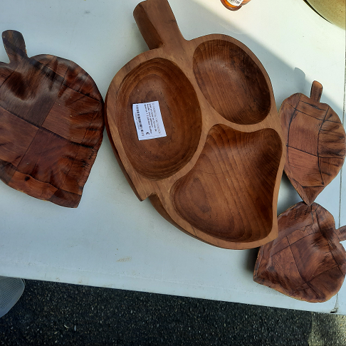 plat en bois en forme de feuille  pour gâteaux apéros + 2 petites feuilles