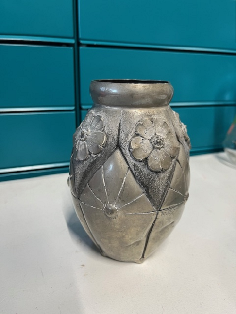 Ancien vase ovoïde étain