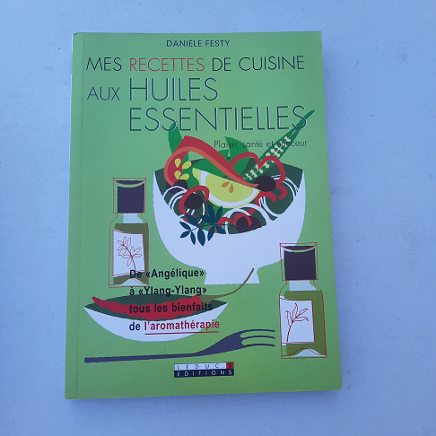livre Recette de cuisine aux huiles essentielles