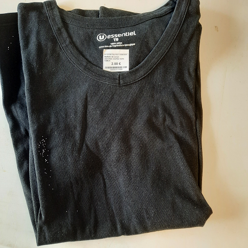 Maillots de corps
manches courtes noirs
Taille 6