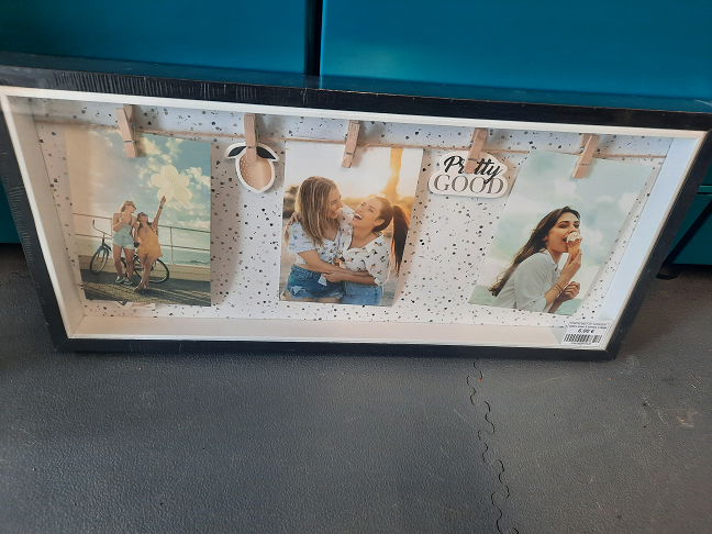 cadre avec 5 pinces a linge