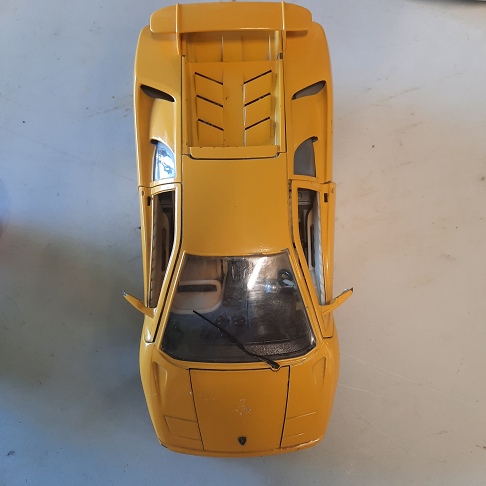 Voiture jaune Lamborghini Diablo