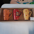 COFFRET DE 3 MUGS NEUF orange/rouge/jaune à pois