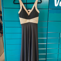 Robe de soirée noire et dorée