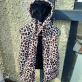 veste manches courtes avec capuche panthère 8 ans