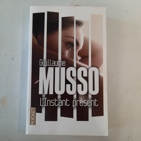 livre  L'instant présent      Guillaume Musso