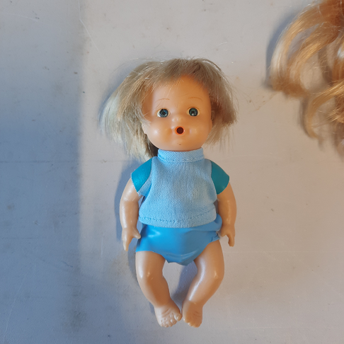 Petit garçon barbie tenue bleue