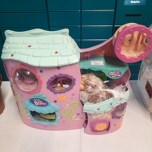jeu grande maison pet shop avec animaux et accessoires