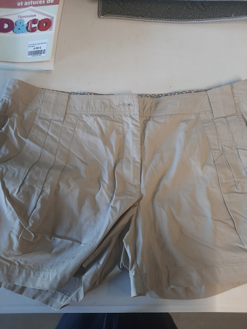 short femme beige t46