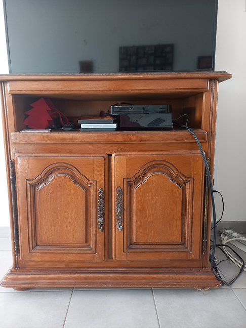 meuble télé Hauteur : 87 Largeur : 49 Longueur : 90