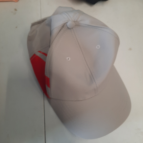 casquette grise