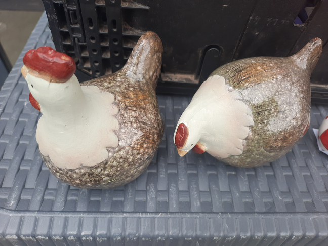 2 petites poules decoratives( lot)