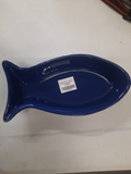 plat bleu forme poisson.