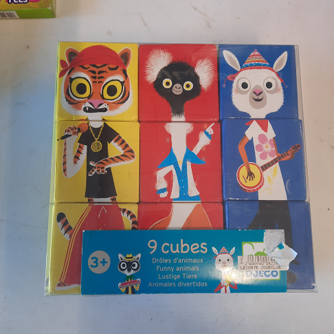 Jeu cube à empiler.
