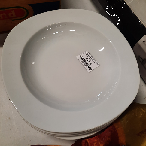 6 assiettes blanches creuses neuve