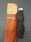 Parapluie noir pochette orange