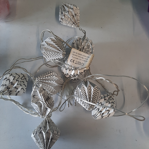 Guirlande faible lumière origami (une ampoule éteinte)