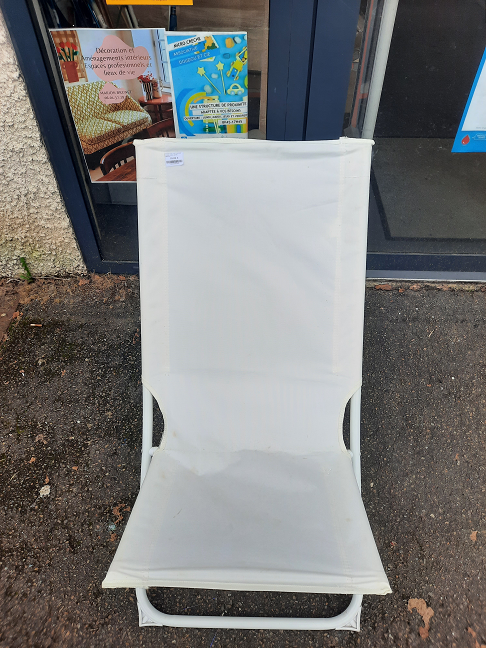 Chaise basse jardin blanche