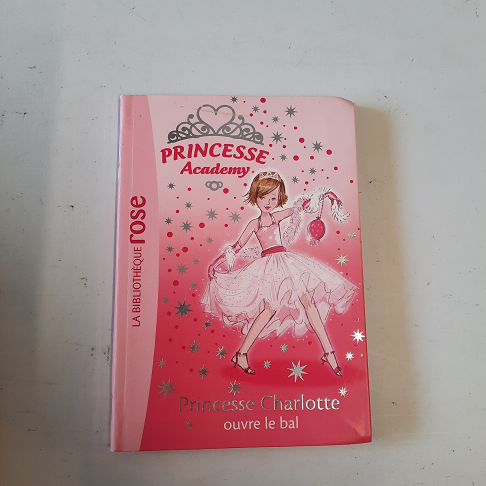 livre Princesse academy princesse charlotte ouvre le bal