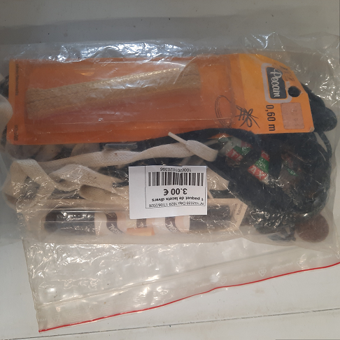 1 paquet de lacets divers