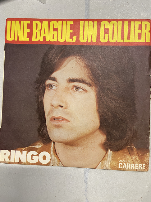 Vinyle - Une bague, un collier