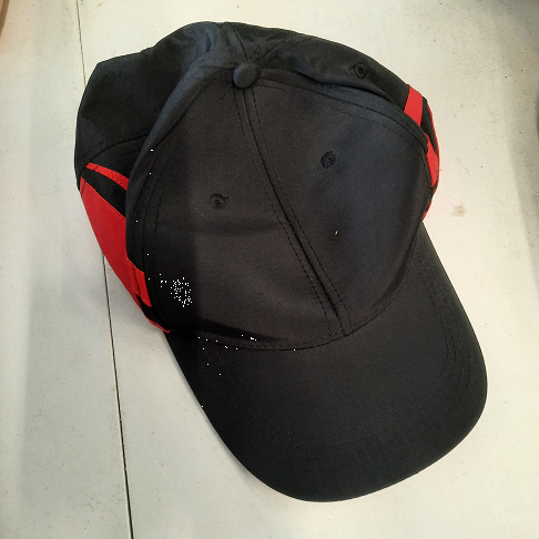 casquette noir/rouge
