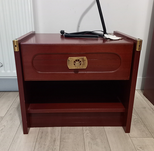 Table de chevet : Longueur : 47 cm, largeur : 35 cm et hauteur : 41 cm