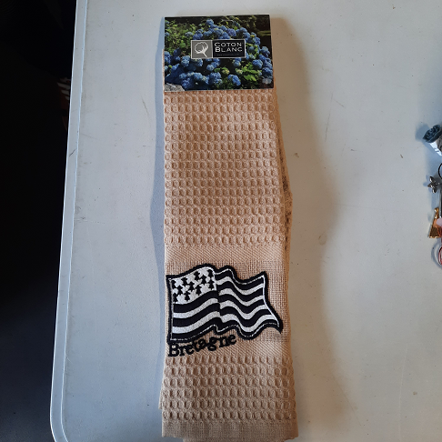 Torchon couleur beige, brodé drapeau breton