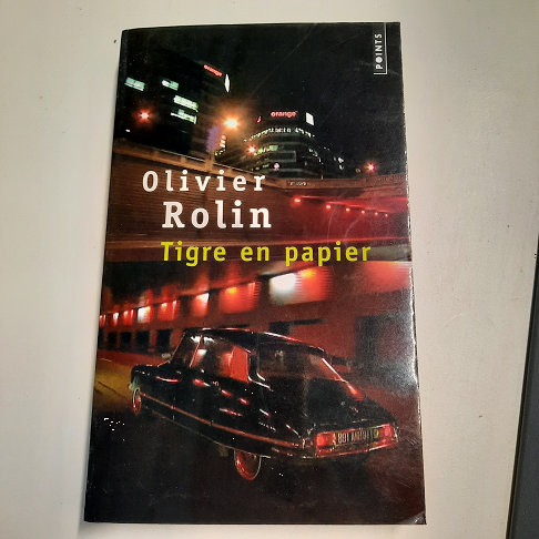 livre tigre en papier