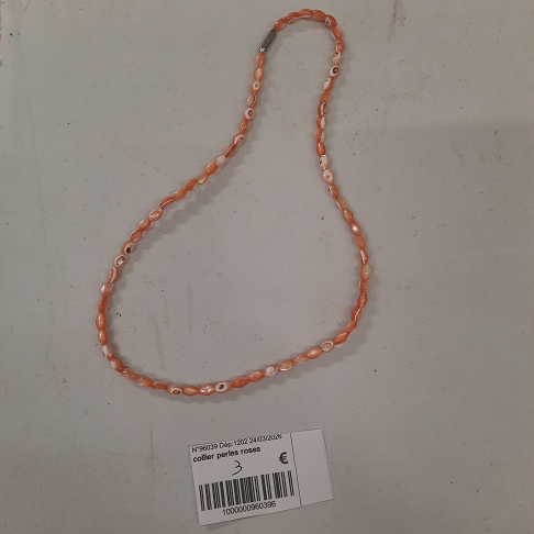 collier perles roses