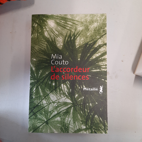 livre l'accordeur des silences